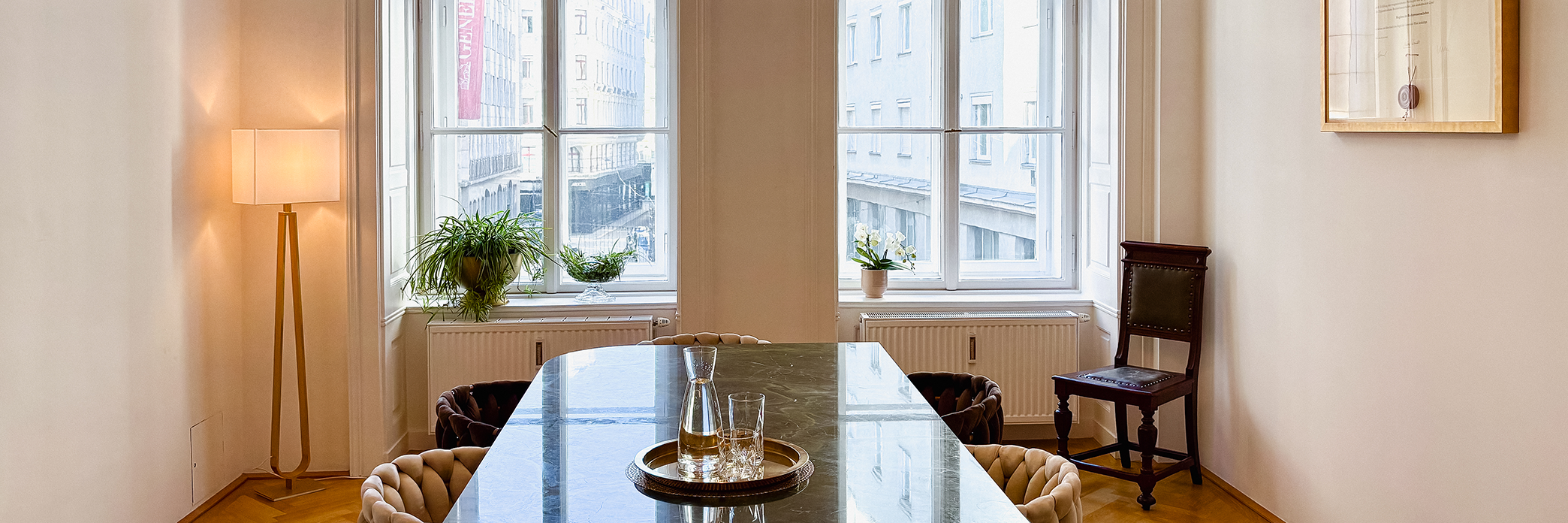 Präsentationsansicht der Firma RA Mag. Manuela Johanna Manour LL.M.