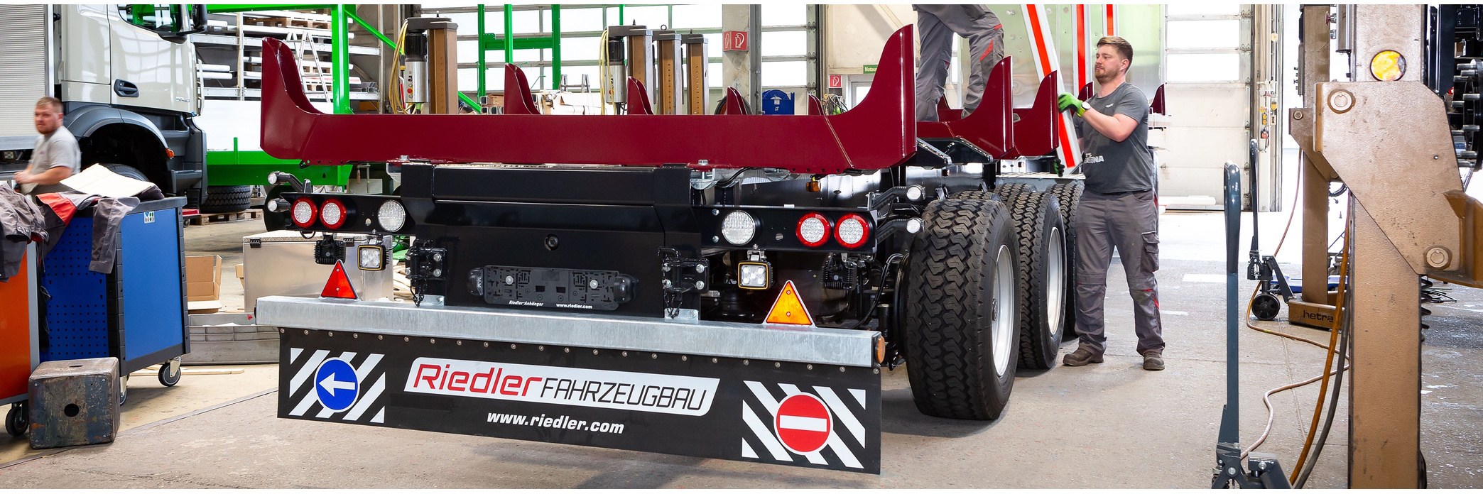 Präsentationsansicht der Firma Ernst Riedler 
Fahrzeugbau u. Vertriebs GmbH